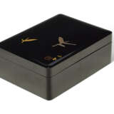 A BLACK LACQUER BOX AND COVER - Foto 2