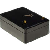 A BLACK LACQUER BOX AND COVER - Foto 3