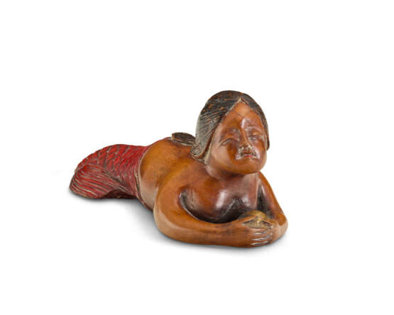 A CARVED WOOD NETSUKE OF MERMAID - Foto 1