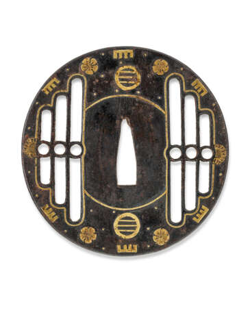 A BRASS-INLAID IRON TSUBA - Foto 2