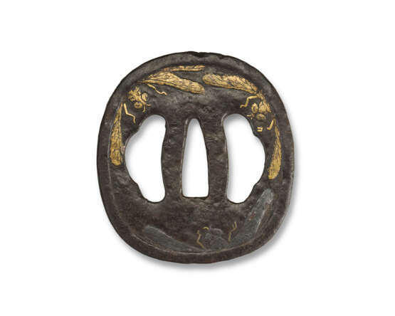 A GOLD-AND-SILVER-INLAID IRON TSUBA WITH DRAGON FLY - фото 1