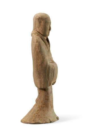 A LARGE PAINTED POTTERY FIGURE OF AN ATTENDANT - Foto 4