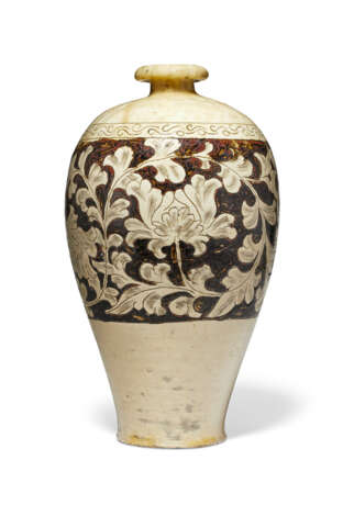 A CARVED CIZHOU 'PEONY' VASE, MEIPING - Foto 2