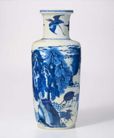 A BLUE AND WHITE ROULEAU VASE - photo 2