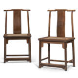 A PAIR OF HARDWOOD SIDE CHAIRS - фото 1