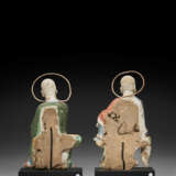 A PAIR OF POLYCHROME AND GILT-DECORATED STUCCO FIGURES OF LUOHAN - фото 2