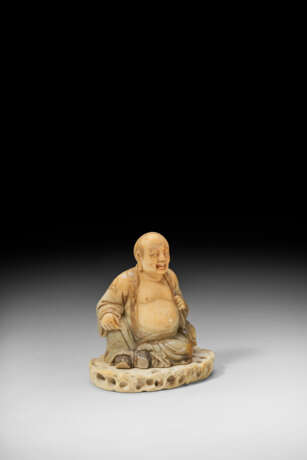 A SOAPSTONE FIGURE OF BUDAI - photo 2