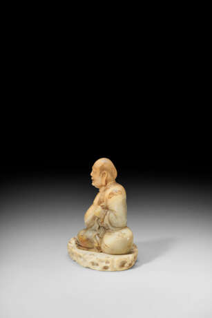 A SOAPSTONE FIGURE OF BUDAI - photo 4