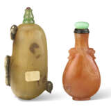 TWO CARVED AGATE SNUFF BOTTLES - фото 2