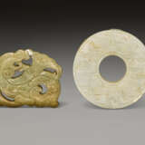 TWO ARCHAISTIC JADE CARVINGS - Foto 2