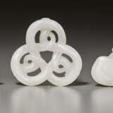 THREE SMALL WHITE JADE CARVINGS - photo 2