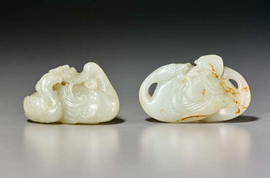 TWO WHITE JADE CARVINGS OF BIRDS - photo 1