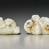 TWO WHITE JADE CARVINGS OF BIRDS - Foto 2