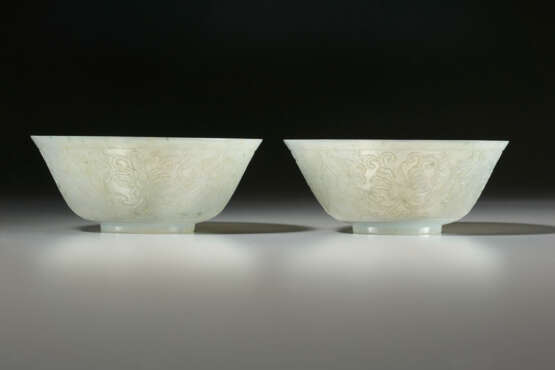 A PAIR OF CARVED GREYISH-GREEN JADEITE BOWLS - photo 2