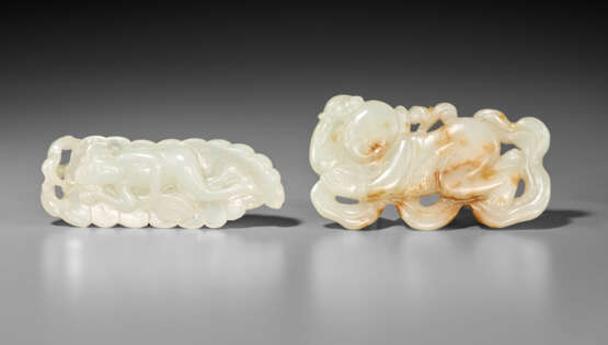 TWO WHITE JADE FIGURAL CARVINGS - Foto 2