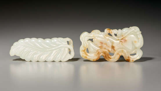 TWO WHITE JADE FIGURAL CARVINGS - Foto 3