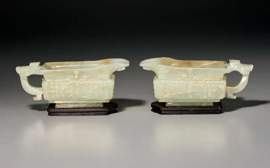 A PAIR OF GREENISH-WHITE AND RUSSET JADE POURING VESSELS - фото 1