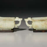 A PAIR OF GREENISH-WHITE AND RUSSET JADE POURING VESSELS - фото 2