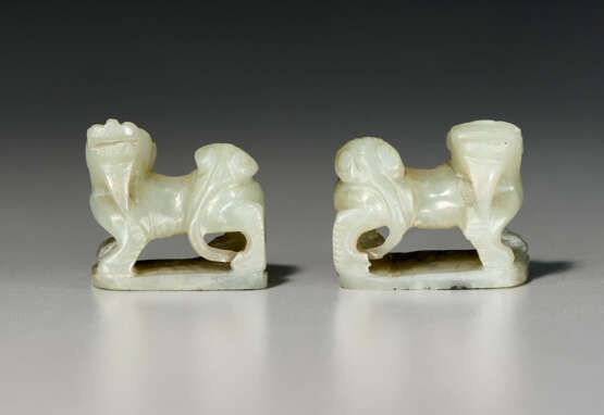 A PAIR OF GREENISH-WHITE AND RUSSET JADE POURING VESSELS - photo 3