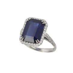 Elegant 18K gold ring with diamonds and natural sapphire 7.76 carats. 