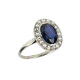 Gold ring with sapphire and diamonds. Diamonds 20th century - photo 2