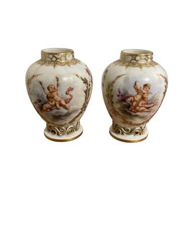 KPM - Putti Vases 19th Century Porcelain Germany Porcelain Hand Painted Gilding Rococo 19th century - photo 3