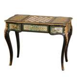  Table de jeu d`&eacute;checs de style Boulle compl&eacute;t&eacute;e de pi&egrave;ces en os. France. 19&egrave;me si&egrave;cle. Laiton Boulle 19th century - photo 2