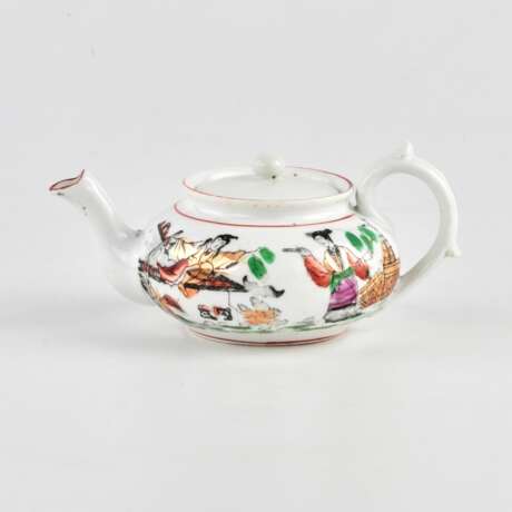 Kuznetsovs porcelain teapot. Porcelain Late 19th century - photo 1