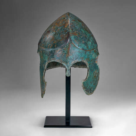 A GREEK BRONZE CHALCIDIAN HELMET - photo 1