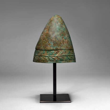 A GREEK BRONZE PILOS HELMET - фото 1