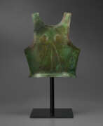 Архаический период. A GREEK BRONZE BREAST-PLATE FROM A BELL CUIRASS