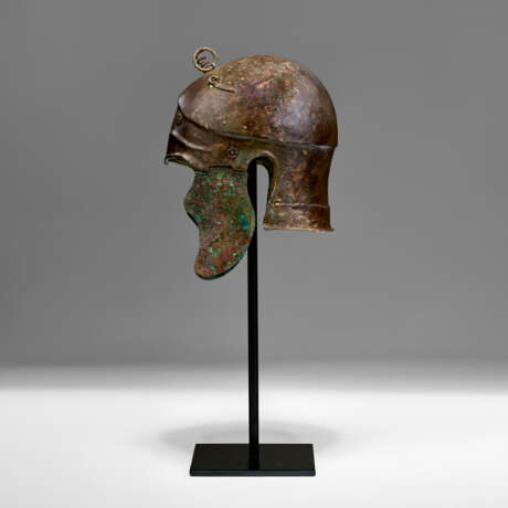 A GREEK BRONZE WARRIOR’S PANOPLY - photo 3