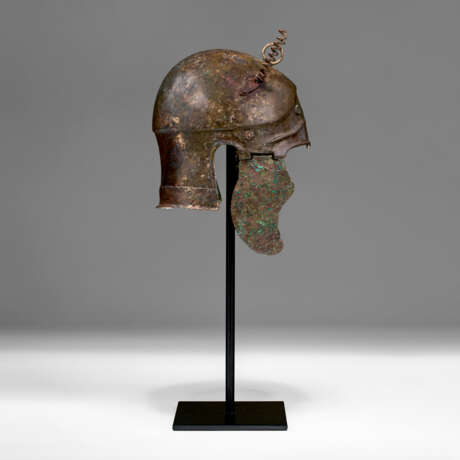 A GREEK BRONZE WARRIOR’S PANOPLY - photo 5