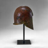 A GREEK BRONZE ILLYRIAN HELMET - Foto 6