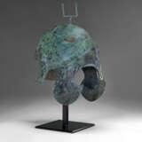 A GREEK BRONZE CHALCIDIAN HELMET WITH SILVER OVERLAYS - фото 2