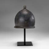 AN ITALIC BRONZE MONTEFORTINO HELMET - фото 2