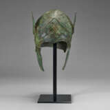 A GREEK BRONZE CHALCIDIAN HELMET - photo 2