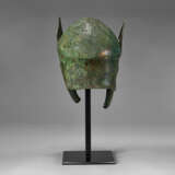 A GREEK BRONZE CHALCIDIAN HELMET - photo 3