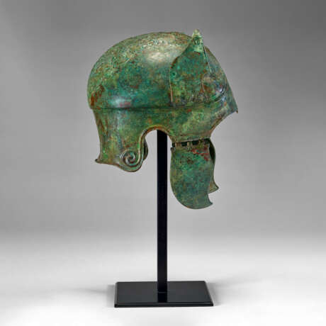 A GREEK BRONZE CHALCIDIAN HELMET - photo 4