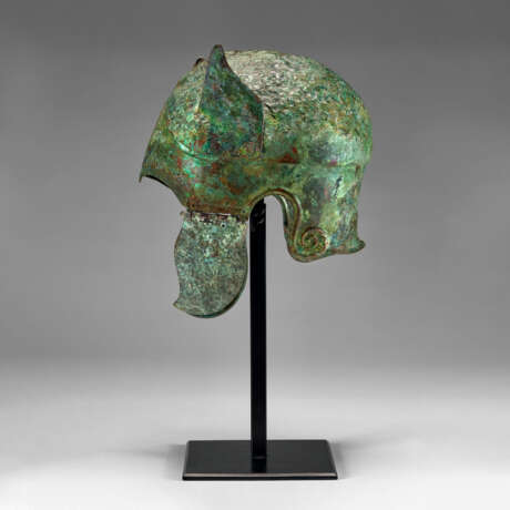 A GREEK BRONZE CHALCIDIAN HELMET - Foto 5