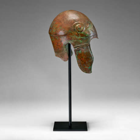 A GREEK BRONZE CHALCIDIAN HELMET - Foto 6