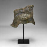 A ROMAN PARTIALLY-TINNED BRONZE CAVALRY HELMET - photo 7