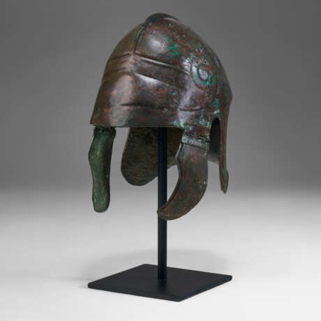 A GREEK BRONZE CHALCIDIAN HELMET - фото 1