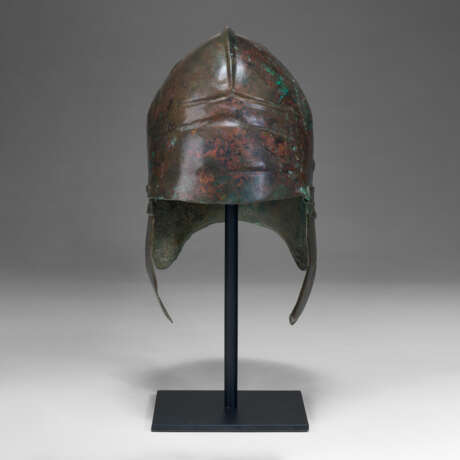 A GREEK BRONZE CHALCIDIAN HELMET - Foto 2