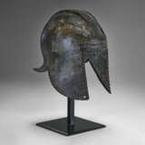 A GREEK BRONZE ILLYRIAN HELMET - photo 1