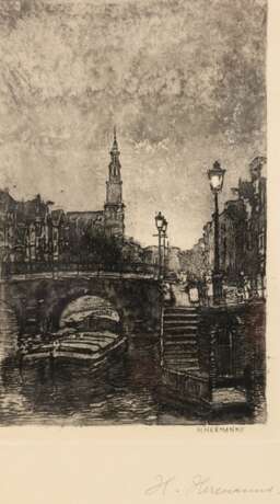 Hermanns, Heinrich (1862-1942 Düsseldorf) "Winterabend in Amsterdam", Radierung, in der Platte sign. und handsign. u.r., 21x26,5 cm, im Passepartout hinter Glas und Rahmen - photo 1