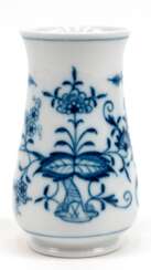 Meissen-Vase, Zwiebelmuster, leicht ausgestellter Rand, Schwertermarke mit 3 Schleifstrichen, H. 10,5 cm