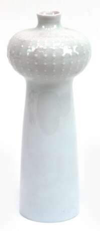 Meissen-Vase "Fernsehturm", z.T. reliefiert, weiß, Entwurf Ludwig Zepner, 1. Wahl, H. 20 cm - photo 1