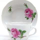 Meissen-Kaffeetasse mit UT, Rote Rose, Neuer Ausschnitt, Tassen-Rand best., 1. Wahl - фото 1