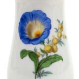 Meissen-Vase, Bunte Blume 2 mit gelben Rändern, leicht ausgestellter Rand, 1. Wahl, H. 10,7 cm - photo 1